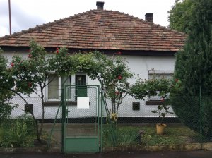 egy BONYOLULT ház. Házárban vegyél telket és rengeteg szemetet!