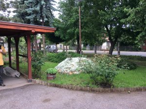 Bicajos bácsi házának udvara másik irányból