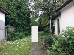 A lakatlan - udvari nézete