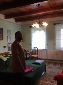 Sajnos hangos - Mindketten oda vagyunk az ilyen mennyezetért!